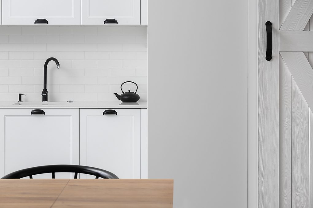 white kitchen with black accessories