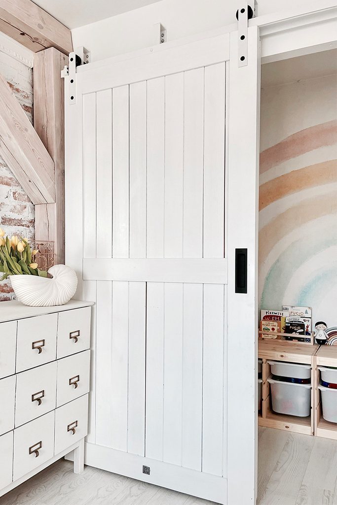 white bedroom design, wooden door painted white, white wooden sliding door, white sliding system, white door with white sliding system, sliding door with handle