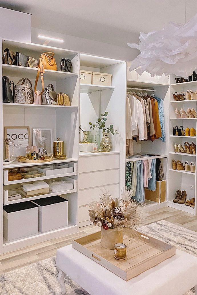 system of white shelves in the dressing room, large bright dressing room, white shelves, white seat in the dressing room