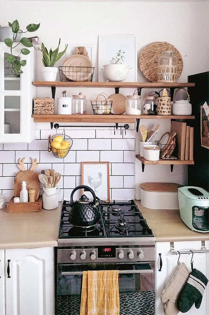 white kitchen with wooden accessories, wooden kitchen accessories, boho style kitchen
